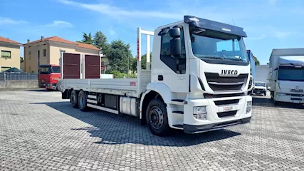 Iveco Stralis 330 E6 Trasporto macchine operatrici Anno 2016, colore bianco - Foto 3