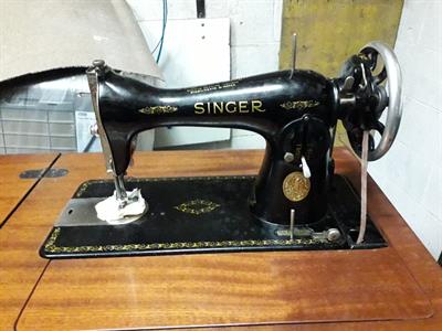 Macchina da cucire Singer con pedana