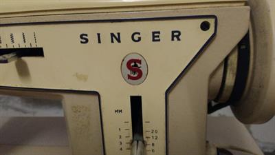 Macchna da cucire SINGER con mobile