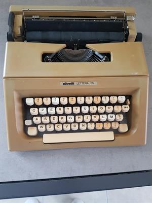 MACCHINA DA SCRIVERE OLIVETTI