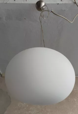 Lampadario a Globo Ovale in Vetro Bianco Opaline