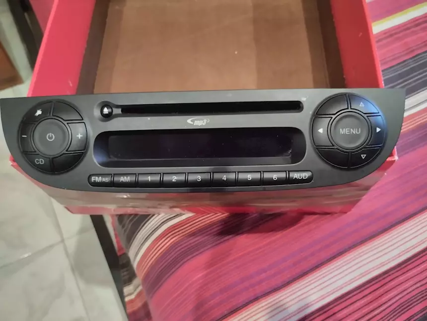 Autoradio Fiat 500 anno 2011 e seguenti come nuova