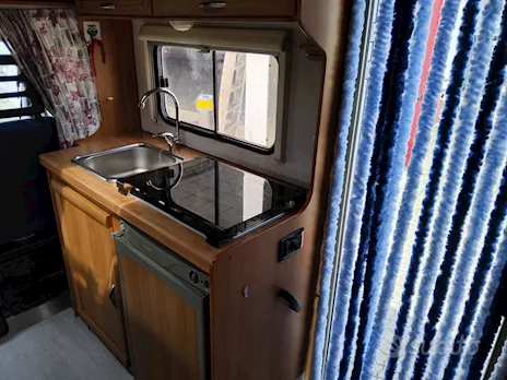 Camper semintegrale Marca Elnagh Anno 2002 Km 83000 - Anteprima 5