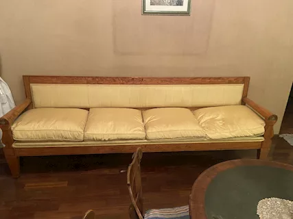 Vetrina specchio divano