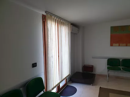 Fittasi stanza in studio professionale in Capodrise (CE)
