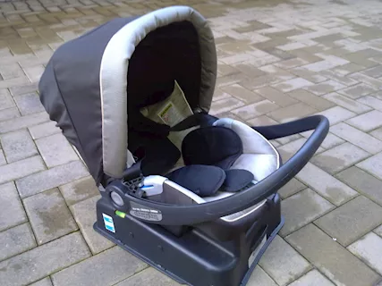 Peg Perego Primo Viaggio Tri-Fix + Adjustable Base