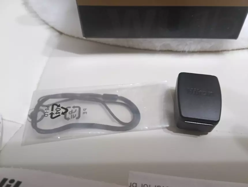 Foto 4Nikon WU-1b, adattatore mobile wireless, mai usato