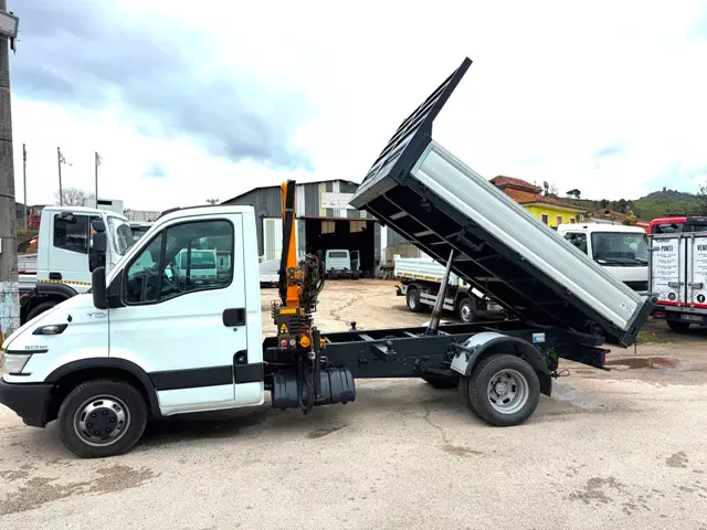 Foto 5 Camion Iveco Daily 35C17 ribaltabile e gru, marca Effer