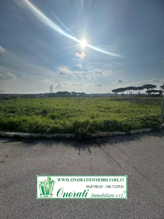 MQ 15.000 Santa Palomba (RM) Via Ardeatina Fronte Strada