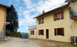 Casa libera su tre lati con giardino e vista panoramica