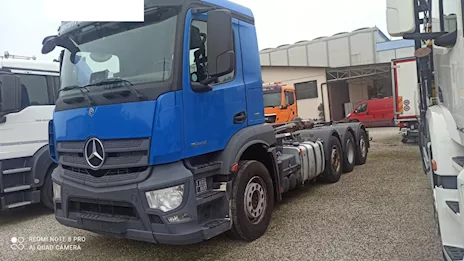 Mercedes 35.46 Euro 6 con 4 assi con gancio scarrabile