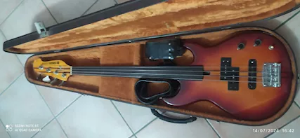 Basso elettrico YAMAHA BB2000 FRETLEES