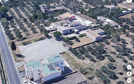 Terreno edificabile con fabbricati da ristrutturare