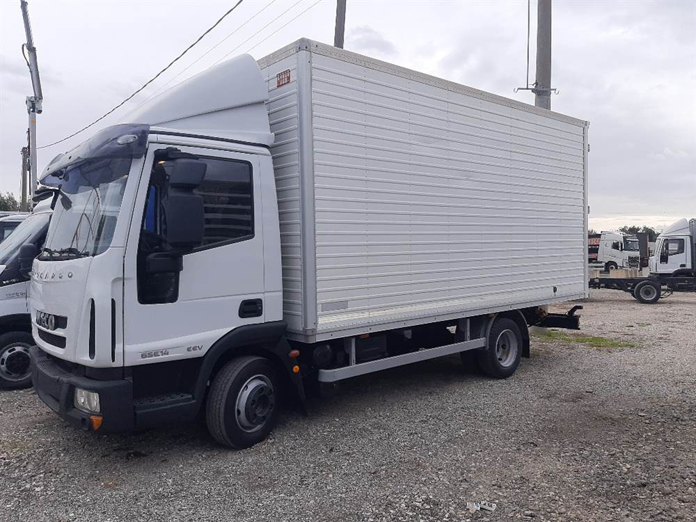 Foto 2 Iveco Eurocargo 65e14 con furgone Euro 5 Anno 2010 Km 0, cambio manuale
