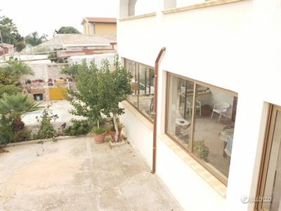Triscina appartanvilla con venranda vista mare Bilocali - Foto 2
