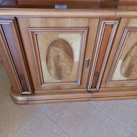 MOBILE SOGGIORNO IN LEGNO MASSELLO CON VETRINA, color noce - Foto 2