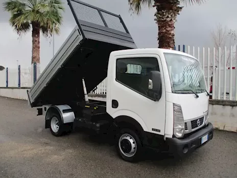 Nissan Cabstar 140 CV ribaltabile trilaterale