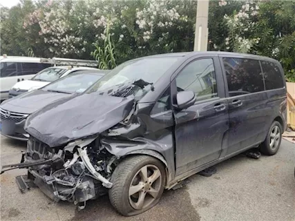 Mercedes V 2023 5500€ Sinistrata