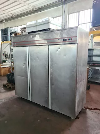 Armadio frigo inox a tre colonne usato