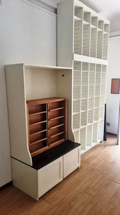 Espositore Bianco con Ante Sotto 4413