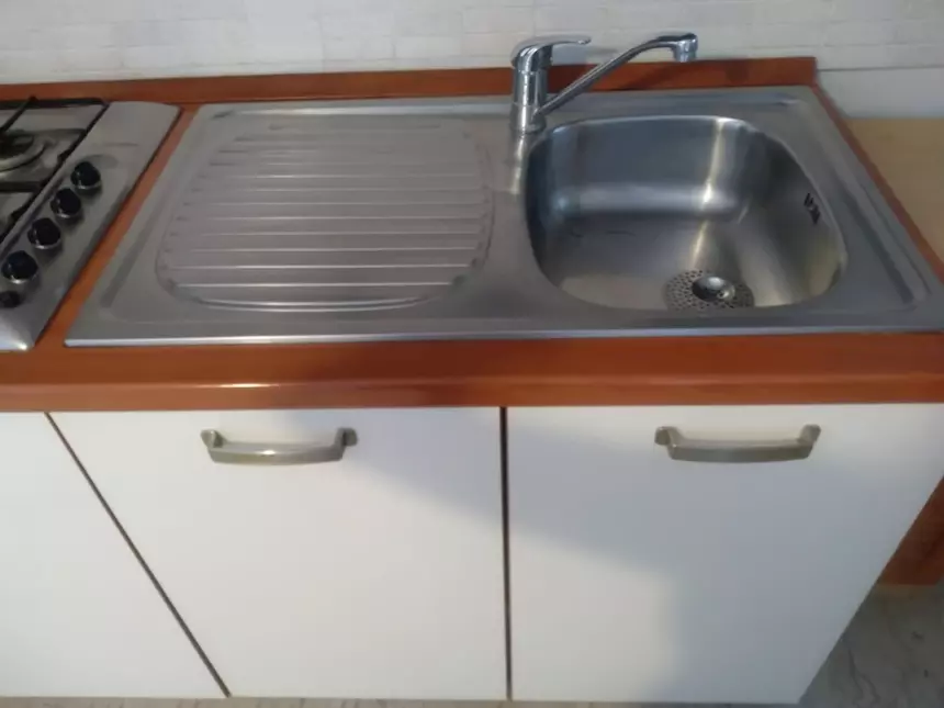 Foto 3Cucina lineare completa di elettrodomestici