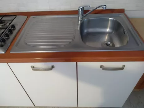 Cucina lineare completa di elettrodomestici - Anteprima 3