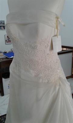 Abiti da Sposa artigianali - Foto 3
