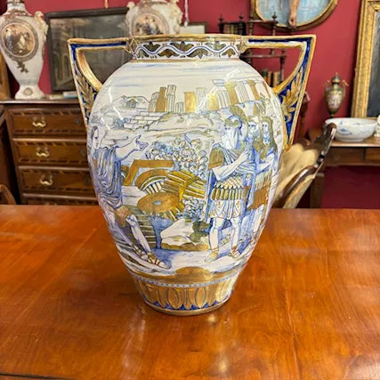 Antico vaso in maiolica