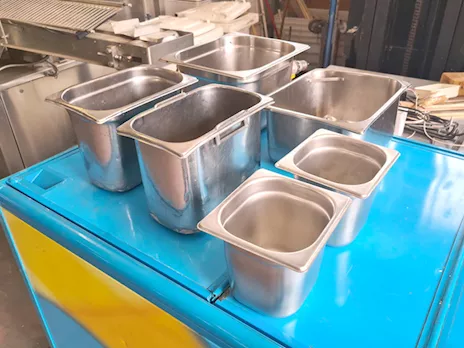 Teglie e vaschette gastronorm usate
