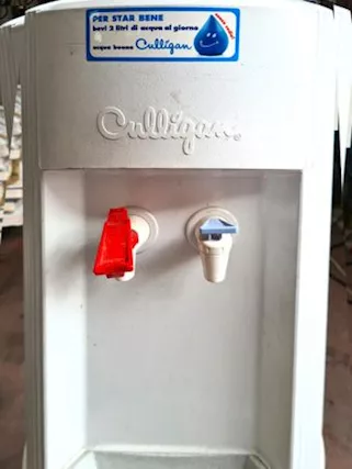 Erogatore di acqua usato, marca Culligan mod - Foto 3