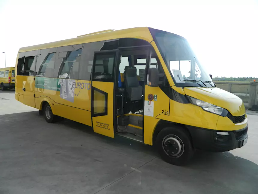 Scuolabus Euro 6 da 40 a 54 pax Iveco, cambio automatico