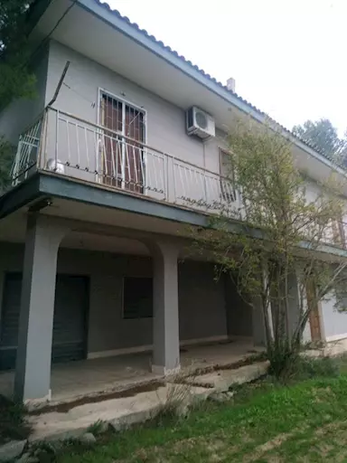Villa con appartamenti da 100mq