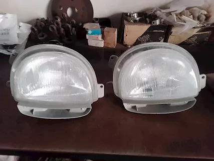 Due fanali anteriori DX per Renault Clio
