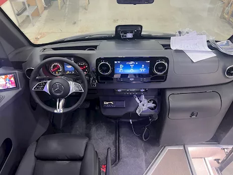 Sprinter - Minibus 25+1+1 full optional nuovo Mercedes Km 0, pronta consegna - Anteprima 5