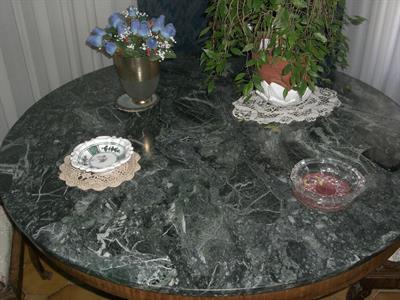 Tavolo tondo con marmo