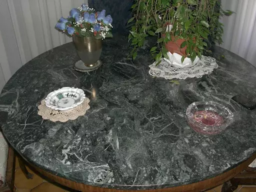 Tavolo tondo con marmo