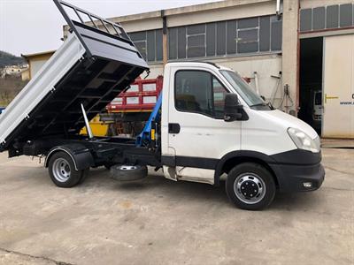 Iveco Daily 25.C13 usato con gru e ribaltabile