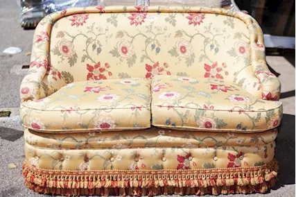 Divanetto Vintage 2 Posti - Tessuto Floreale Giallo