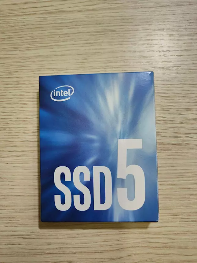 HARD DISK INTERNO INTEL SSD 512 GB NUOVO
