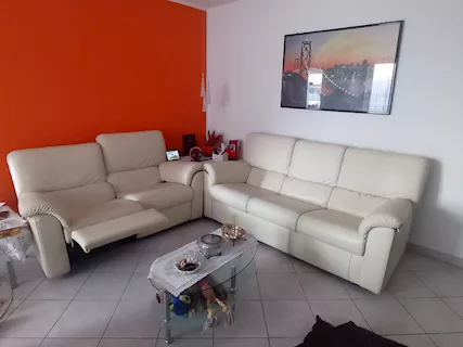 Divani in pelle artigianali con 2 motori per sollevamento ga, colore avorio - Foto 5