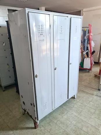 Armadio spogliatoio tripla anta usato