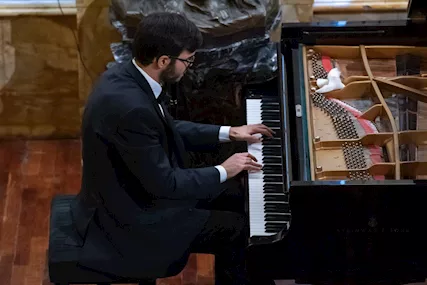 Lezioni di pianoforte classico e moderno, solfeggio, armonia