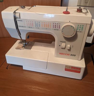 Macchina da Cucire Necchi 559