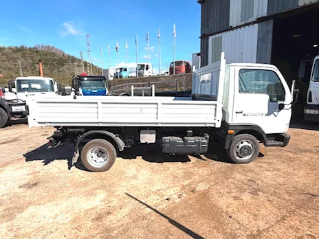 Camion Marca Nissan Cabstar 35.12 ribaltabile Anno 2002 Km 233000 - Anteprima 3