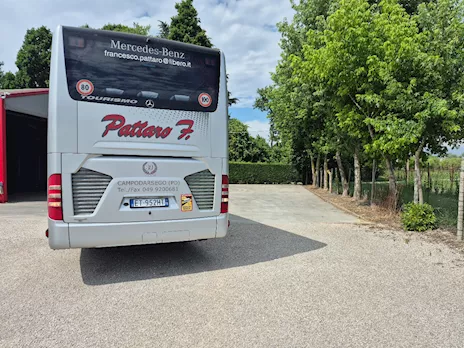 Vendo pullman Marca Mercedes Anno 2014 Km 675000, ottime condizioni - Anteprima 4