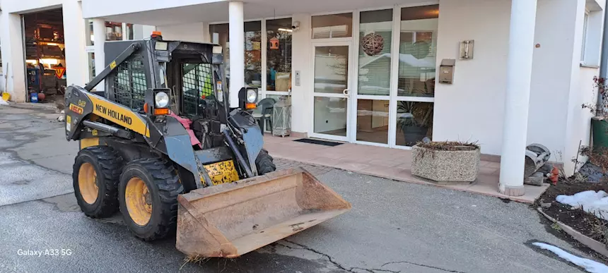 Foto 3Minipala New Holland LS 150 Anno 2006 Ore 3100, ottimo stato
