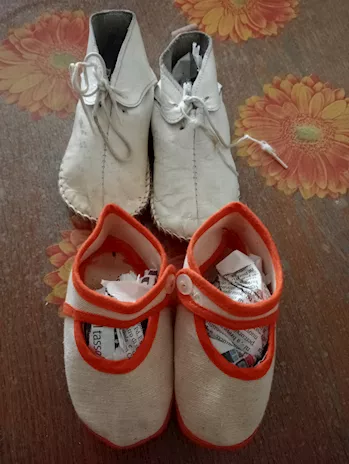 2 paia di scarpine vintage da neonato
