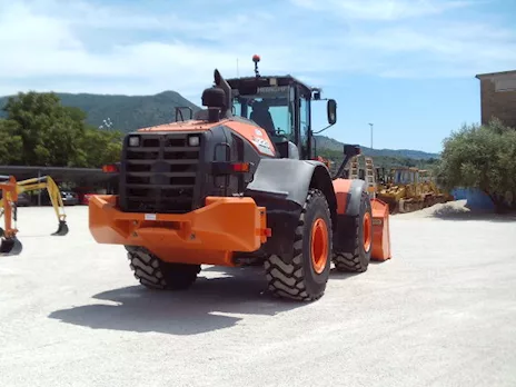 Pala gommata Hitachi ZW220-6 Anno 2019 Ore 10000, tipo Cummins - Anteprima 8