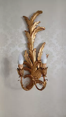 Luci in legno dorato