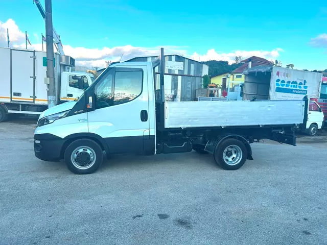 Camion Marca Iveco Daily 35c15 ribaltabile Anno 2015 Km 411500